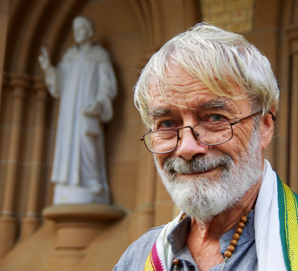 🇦🇺🇮🇳 Fr Bob Billings SJ has been a Jesuit for 60 years. A ‘snakes alive’ exercise pointed him towards the Society and to serving tribespeople in rural India.

Find out more:
👉 jesuit.org.au/two-bobs-worth/

Photo by David McMahon.

#jesuits #societyofjesus #jesus #jesuit