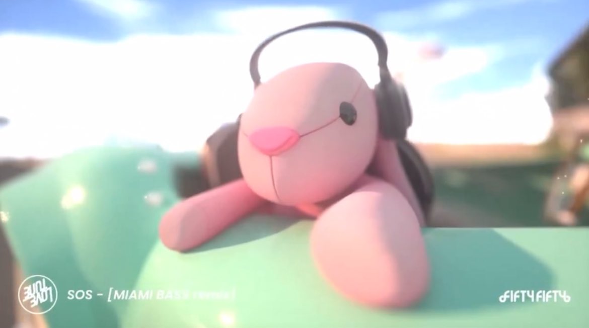tobukmuniberry's tweet image. Characters from FIFTY FIFTY worldview:
1. Tobuk (Love Tune Highlight Medley/ SOS Miami Bass Remix MV)
2. Berry (SOS MV)
3. Muni (SF Muni New Flyer XDE40 241127 Keena Weverse Post)
4. Pookie (Day & Night teaser)
Comment below your favorite character!
#FIFTYFIFTY #ํผํํฐํผํํฐ