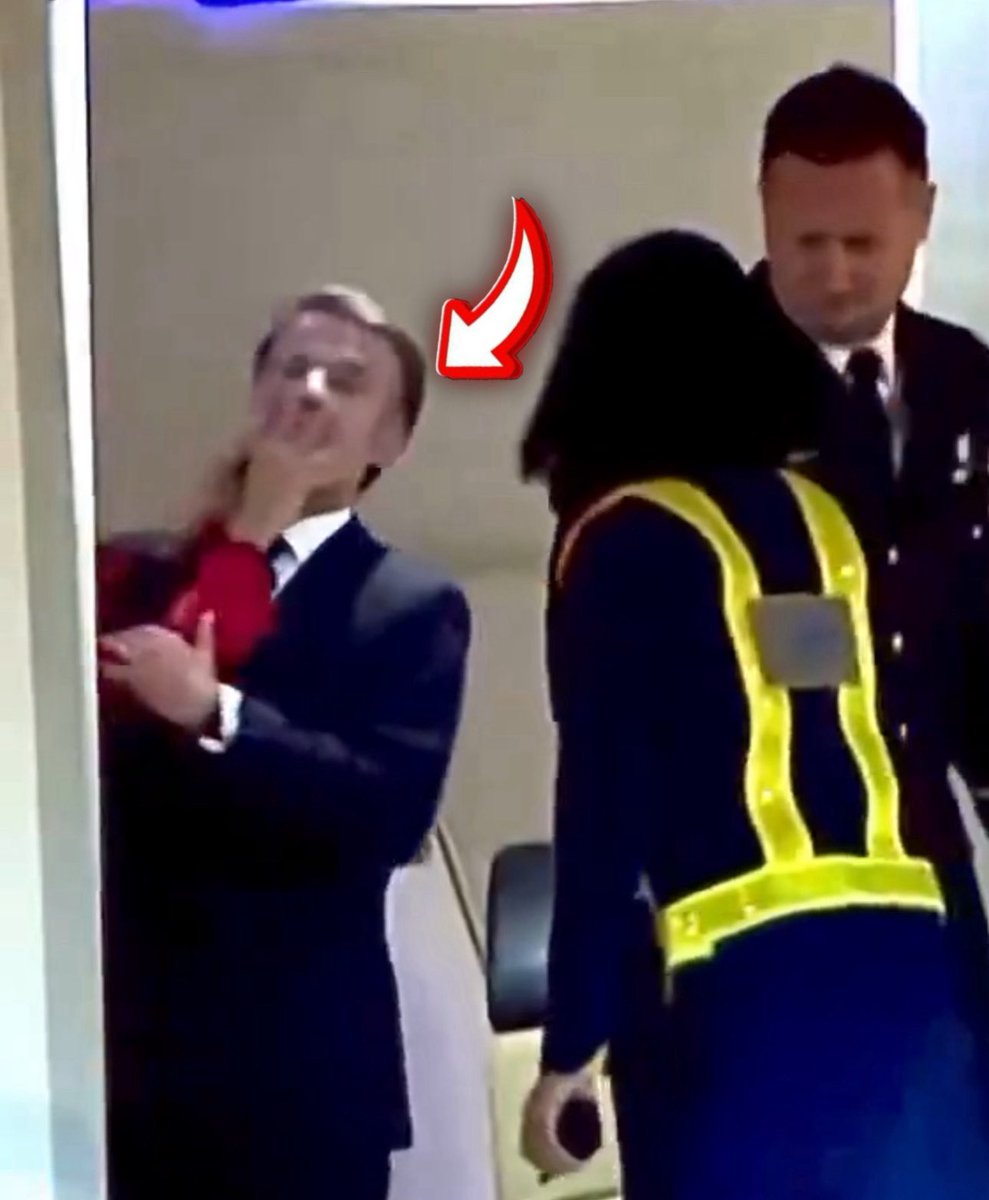 indiclogic's tweet photo. #macronslap
Pic1: What everyone saw.
Pic2: What everyone missed.
Join the dots...
😎😎😎 https://t.co/9uoFCSzgKU