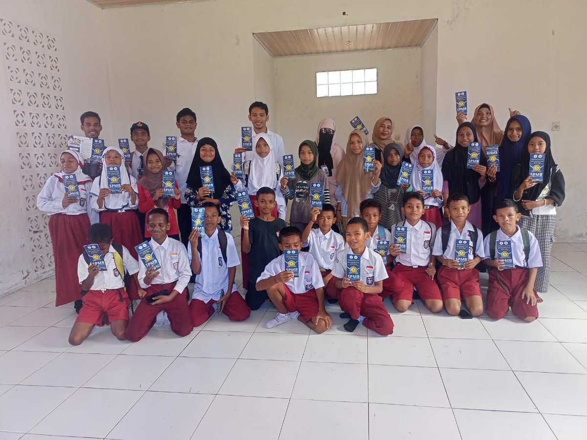 Arifin_Sahab's tweet photo. Sosialisasi lagi mengajak dan berbicara dengan anak² SD https://t.co/9ss9Pc7DOH