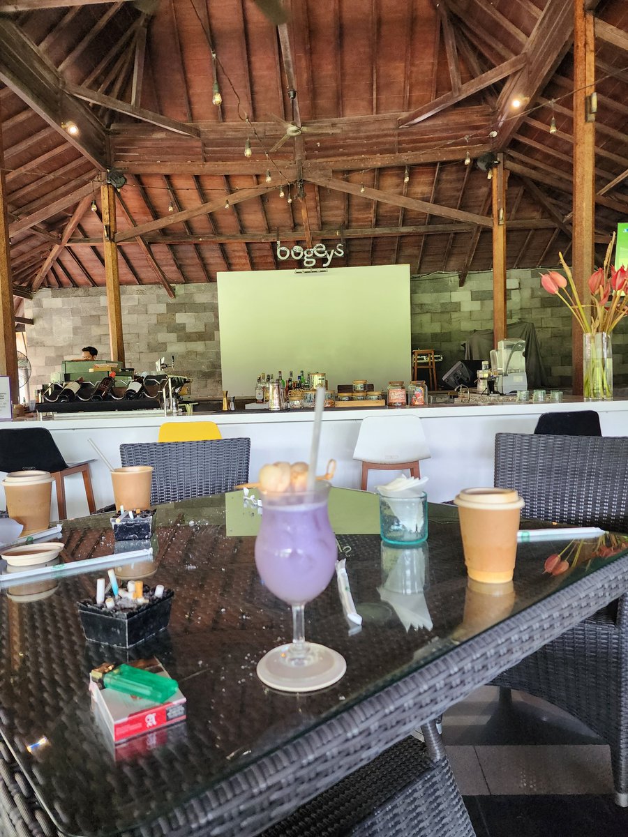 radityavesting's tweet image. Gm.

Me and my unemployed friends on random morning be like:

Ps: actually im not really into a golf guy studying a golf it just for networking things.

Boxing still be my number 1 favorite sport.