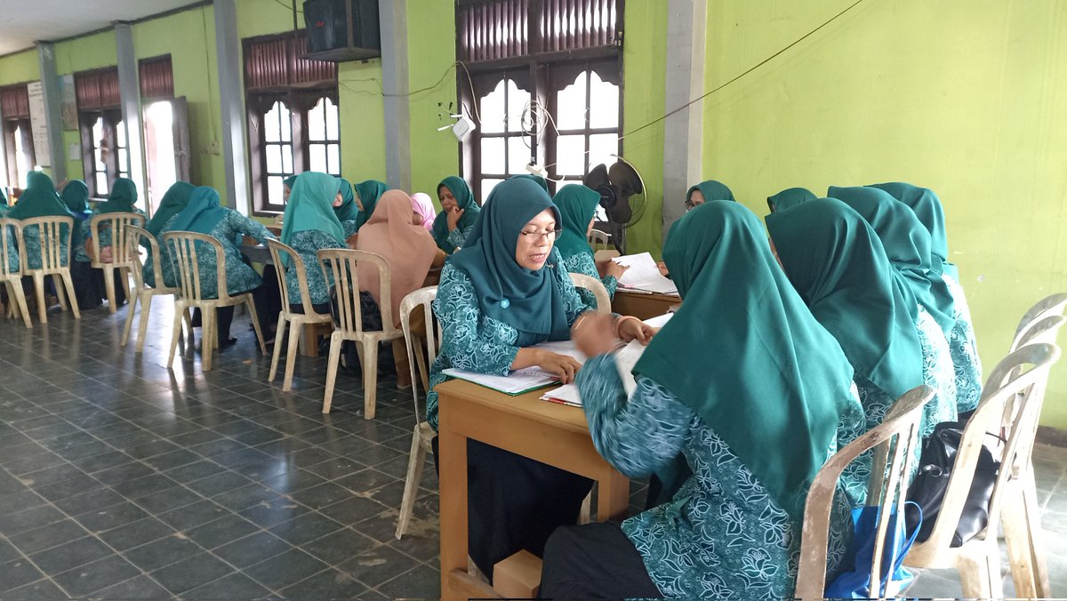 Rapat Pleno Tim Penggerak Pemberdayaan Kesejahteraan Keluarga Kecamatan Rakit Di Aula Balai Desa Bandingan