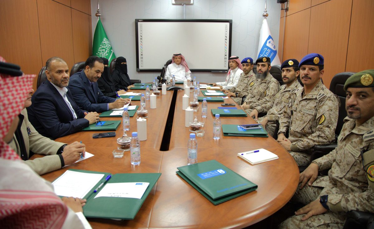 في اطار التعاون بين الجامعة ووزارة الدفاع، استقبلت عمادة التطوير والجودة وفدًا من كلية الملك عبد العزيز الحربية لبحث أوجه التعاون في مجالات الجودة وتبادل الخبرات