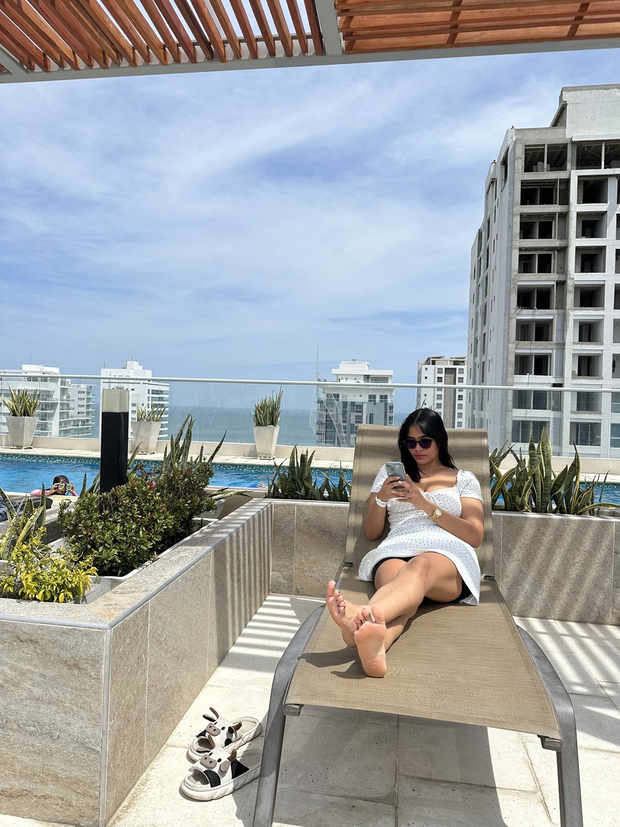 Send the money and keep quiet. Your obedience is measured in bills.
#findomgodess #paypigfindom