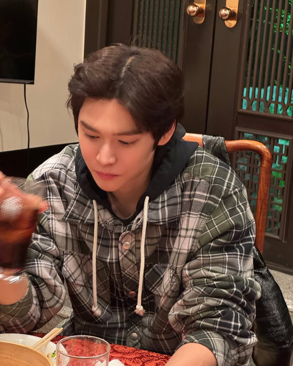 This is what you get if you agree to grab dinner with me, now you’re stuck with this view. Did I just open the chance to turn a regular dinner into something you’ll secretly replay in your head later tonight?