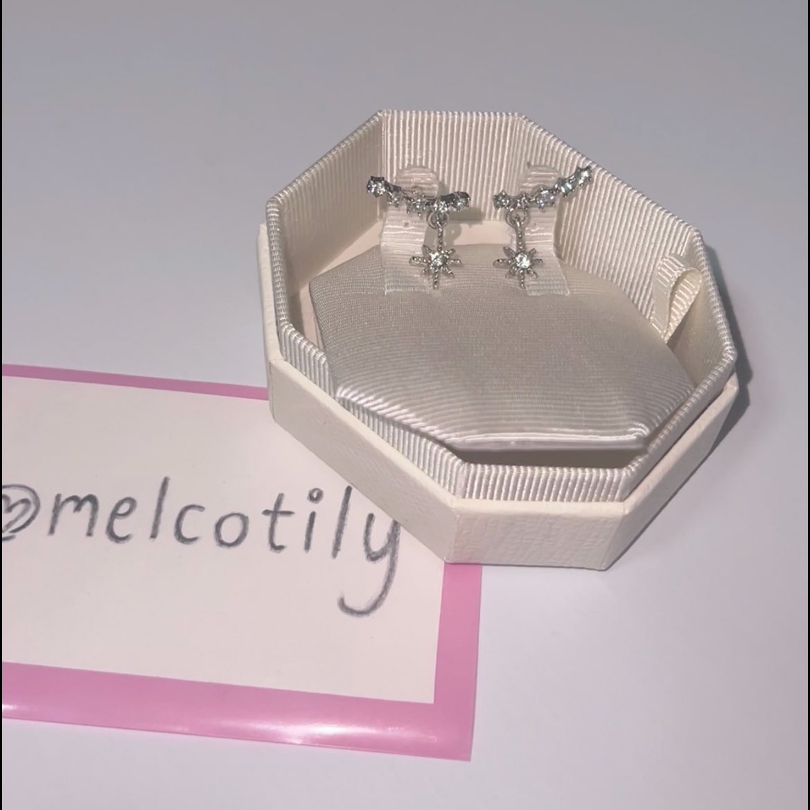 melcotily's tweet photo. ส่งต่อ / wts - ต่างหู bellaglamorous.blk

✳︎ 220 b รส สี silver ค่ะ

( 📨 ) dm for purchase or more info  

#ส่งต่อเครื่องประดับ #เครื่องประดับมือสอง #ส่งต่อสร้อยคอ #ส่งต่อต่างหู #เครื่องประดับ #เสื้อผ้ามือสองสภาพดี #ส่งต่อเสื้อผ้า #เสื้อผ้ามือสอง #เสื้อผ้ามือ2 https://t.co/VfC3sXDYER