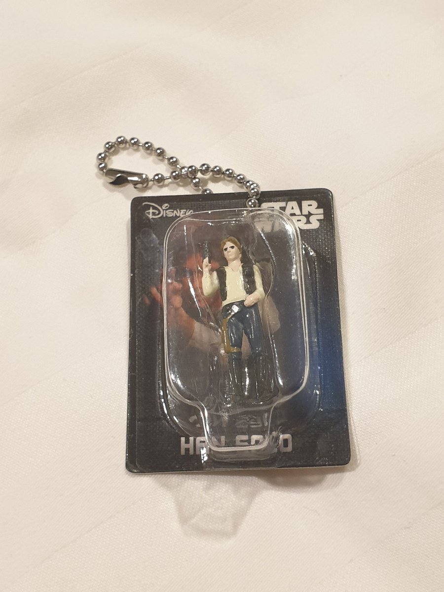 얼마전에 다녀온 여행에서 스타워즈 가챠를 사왓어요
루크나 츄바카가 나오길 바랫는데~~!