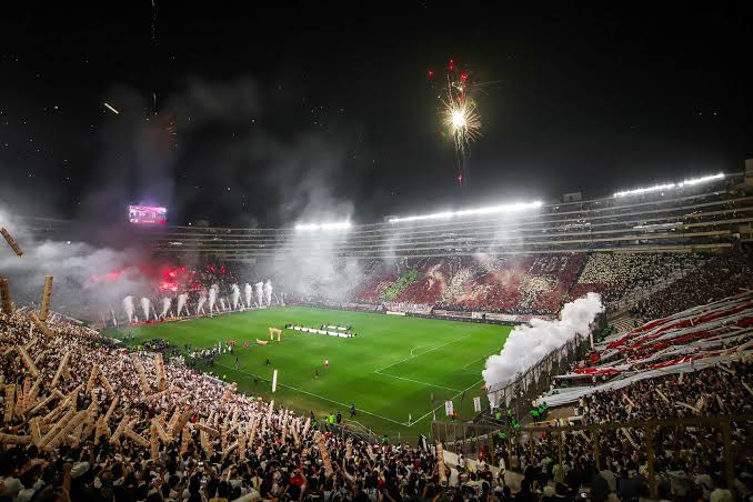 carlos21_____'s tweet photo. @Universitario POR NUESTRA HISTORIA, POR NUESTRA GENTE, POR LOS QUE SE FUERON, POR ESTE HERMOSO ESCUDO, HOY TODOS UN SOLO PUÑO, Y DALE U TODA LA VIDAAAA https://t.co/d4pcJzNdys