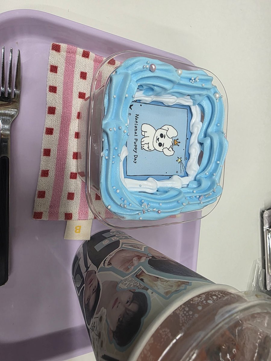 생카 두번째 아이니드케이크
2번째라 선착 못 들었을 줄 알았는데...
가챠는 뽑기 운이 없어서 5등만 2번 당첨됐지만 그래도 꽝이 없어서 좋았어요
케이크세트 사서 이거 또 어떻게 먹어 하면서 결국 다 먹었네요 ㅎㅎ
#김재환사장님의_서른번째생일을_진심으로축하드립니다 #사장님_얼굴이_복지다