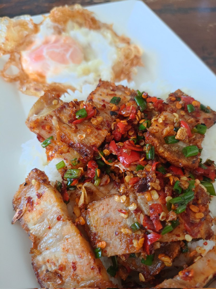 หมูกรอบคั้วพริกเกลือ แซ่บเกิ้น😋
#อยุธยา