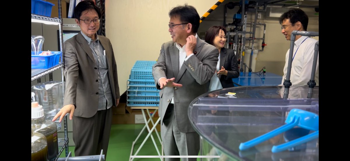 novelgen_co's tweet image. 昨日、弊社実証設備の視察とディスカッションのため、衆議院議員の上野賢一郎議員にご来訪いただきました。
Bloom Oysterを使用したびわこレストランROKUのお弁当の試食をしていただき、弊社の研究と事業計画を説明しました。
今後もご助言お力添えをいただきながら、研究開発と地域循環に尽力します。