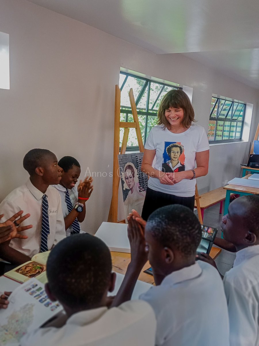 AOnefineday's tweet photo. We kicked of our new project on heroines. It was a pleasure to have @CZAmb_Nairobi H.E Ambassador Nicol Adamcova join & and a background of #CzechHistory focusing on female heroines and alongside Kenyan female heroines. Your story is inspiring . #ArtsIsfun cc @Ceska_centra https://t.co/CfRW0Dv0uh