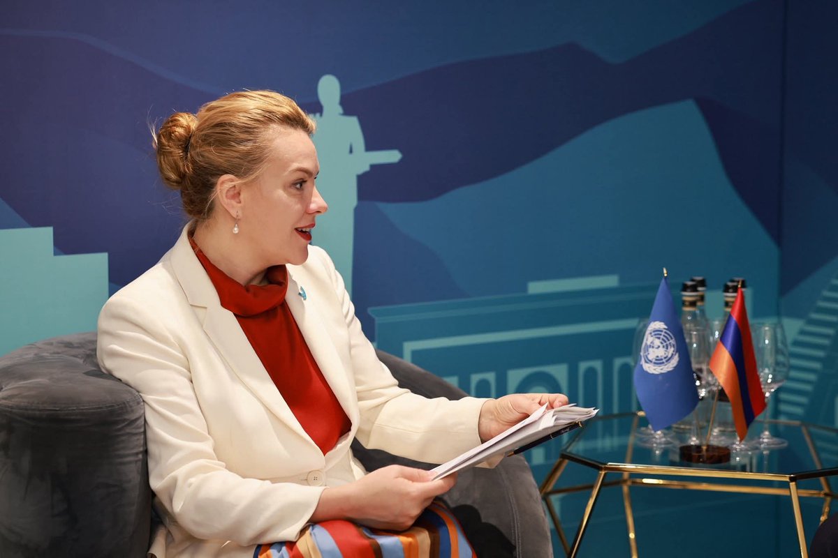 🇦🇲🤝🇺🇳 Armenian Minister of Territorial Administration &amp; Infrastructure #DavidKhudatyan met with UNECE Executive Secretary #TatianaMolcean at #YerevanDialogues2025. They discussed deepening cooperation in transport, energy, mining—with a focus on road safety and sustainability.