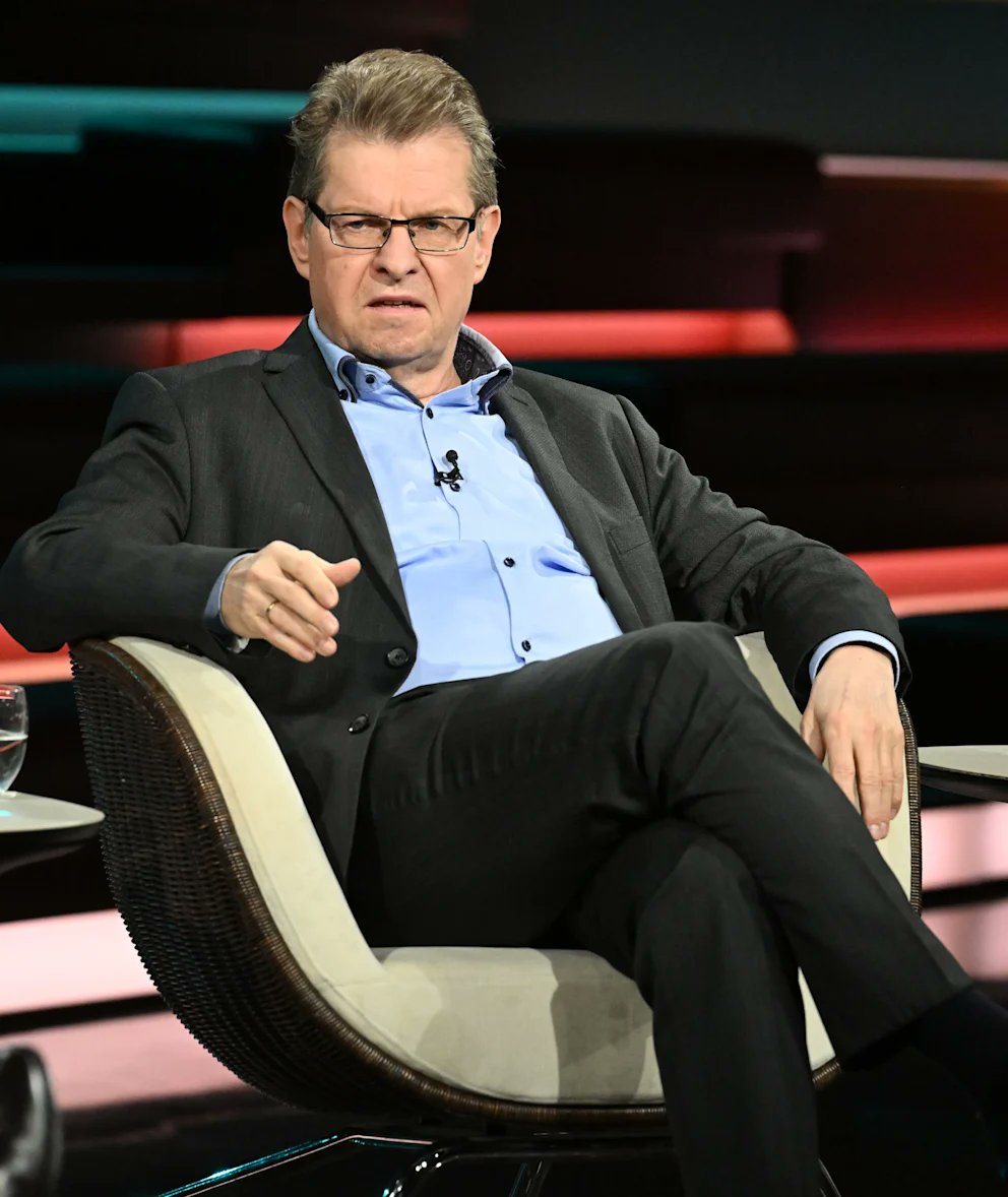 VolkerEifel's tweet photo. Gibt es schon Neuigkeiten, ob sich demnächst Herr @Ralf_Stegner wieder privat mit einem 🇷🇺 Mafiosi trifft? https://t.co/bDz0Kjog93
