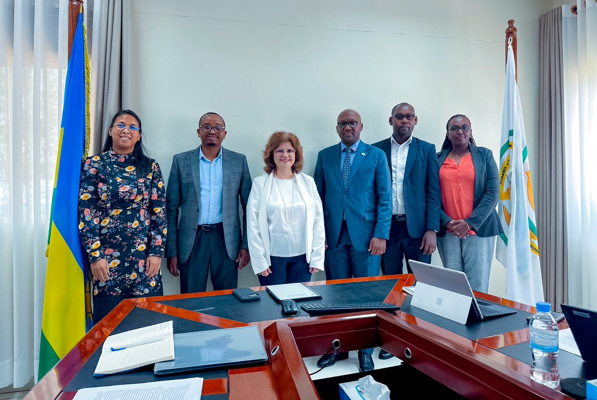 Rwanda Basic Education Board (@rebrwanda) on Twitter photo Hier, une délégation de l’<a href="/OIFrancophonie/">La Francophonie</a> conduite par Mme <a href="/rennie_yotova/">Rennie Yotova</a>, Directrice de l’Enseignement et de l’ Apprentissage du Français, a rencontré le <a href="/mbanelson/">Mbarushimana Nelson,PhD</a> pour échanger sur les perspectives du programme de mobilité des enseignants de Français. #éducationdequalité Hier, une délégation de l’<a href="/OIFrancophonie/">La Francophonie</a> conduite par Mme <a href="/rennie_yotova/">Rennie Yotova</a>, Directrice de l’Enseignement et de l’ Apprentissage du Français, a rencontré le <a href="/mbanelson/">Mbarushimana Nelson,PhD</a> pour échanger sur les perspectives du programme de mobilité des enseignants de Français. #éducationdequalité
