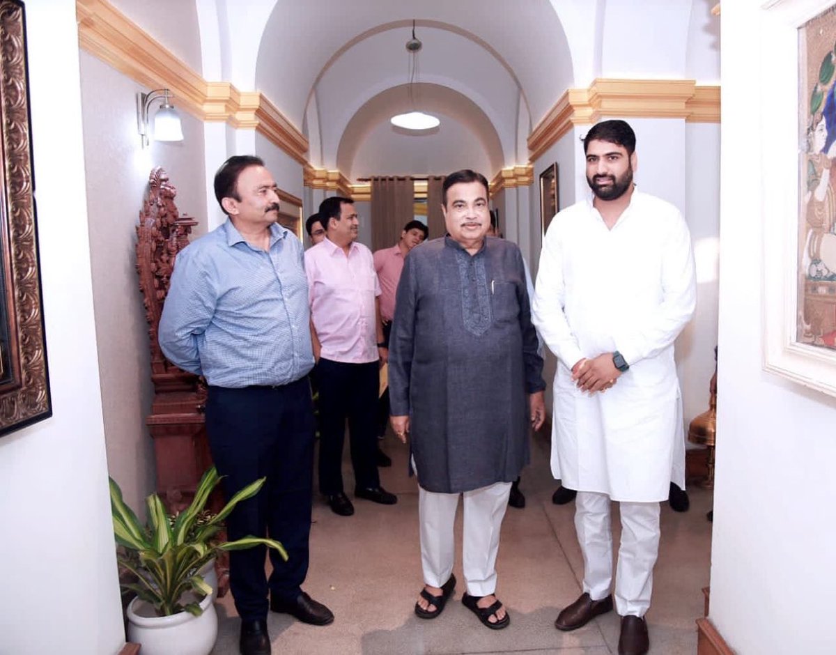 Amar Chand Jajda (@amarchandjajra) on Twitter photo केंद्रीय सड़क परिवहन और राजमार्ग मंत्री श्री <a href="/nitin_gadkari/">Nitin Gadkari</a> जी को जन्मदिवस की हार्दिक शुभकामनाएँ।
आपके मार्गदर्शन में देश रोड इंफ्रा में नई ऊंचाइयाँ छू रहा है।
ईश्वर से आपके उत्तम स्वास्थ्य और सुदीर्घ जीवन की कामना करता हूँ। केंद्रीय सड़क परिवहन और राजमार्ग मंत्री श्री <a href="/nitin_gadkari/">Nitin Gadkari</a> जी को जन्मदिवस की हार्दिक शुभकामनाएँ।
आपके मार्गदर्शन में देश रोड इंफ्रा में नई ऊंचाइयाँ छू रहा है।
ईश्वर से आपके उत्तम स्वास्थ्य और सुदीर्घ जीवन की कामना करता हूँ।