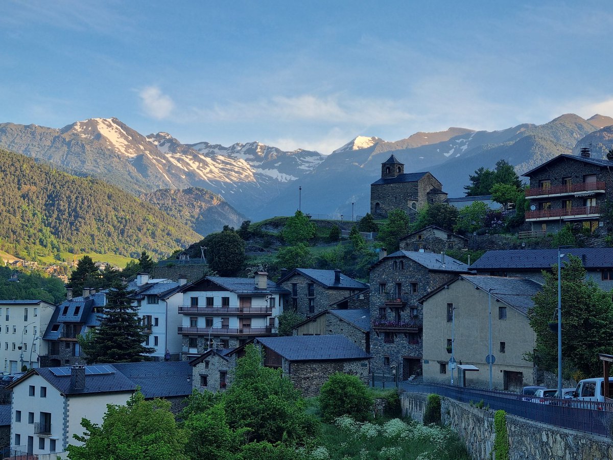 jecbosch14's tweet image. Bon #dimarts 😃🙋
Vista al poblet d&apos; #Anyos 🤩
Ara mateix a 9°C de temperatura 
#lamassana #Andorra #descobreixandorra #andorrainfo #visualmeteo #meteo #meteoandorra