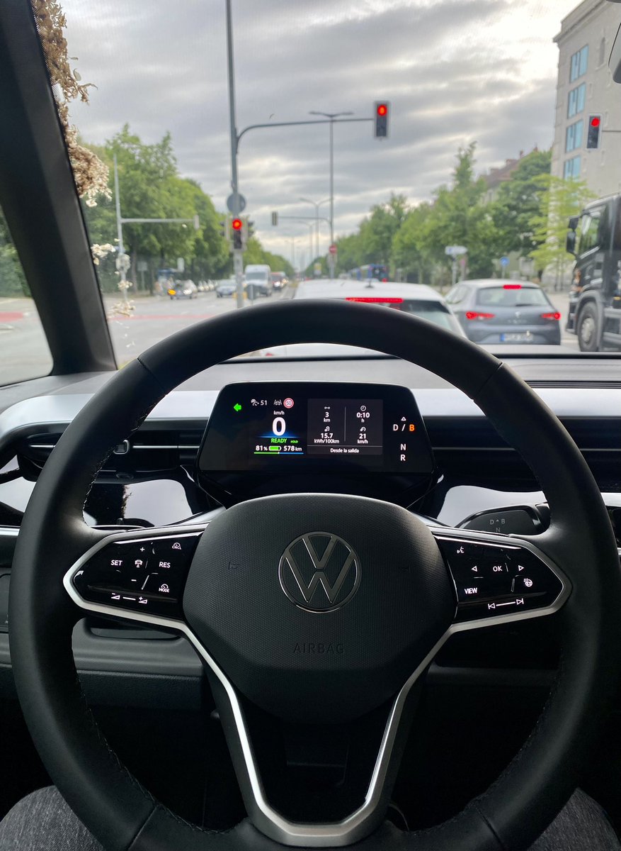 JdeLorenz's tweet image. Acabo de mover 2700kg de mi casa al trabajo con un consumo de menos de 16 kWh/100km.
Nada mal, no? 
#idbuzz