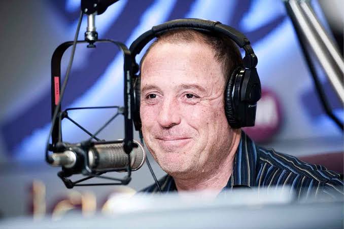 REST IN PEACE #DarrenScott - Legend of both radio 📻 and television 📺 broadcasting… 🕊️ 🙏 🕊️ 

Gutted to hear this news but know that Darren has been suffering for a long long time. Was privileged to have worked closely with him on various <a href="/SuperSportTV/">SuperSport 🏆</a> broadcasts in the late