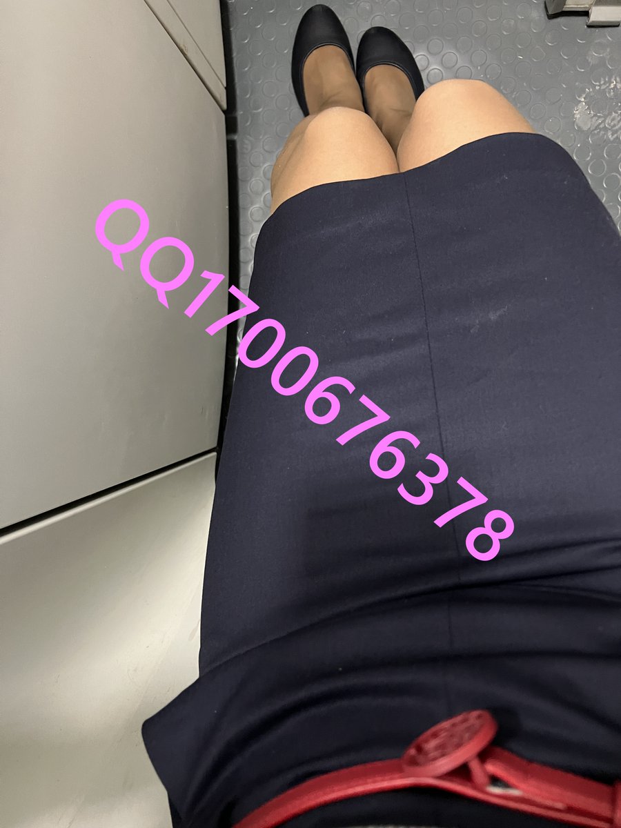 GuyBarney4's tweet photo. 每次飞完脚都好闷热，我都不好意思脱鞋。 https://t.co/e3lgucE4rO