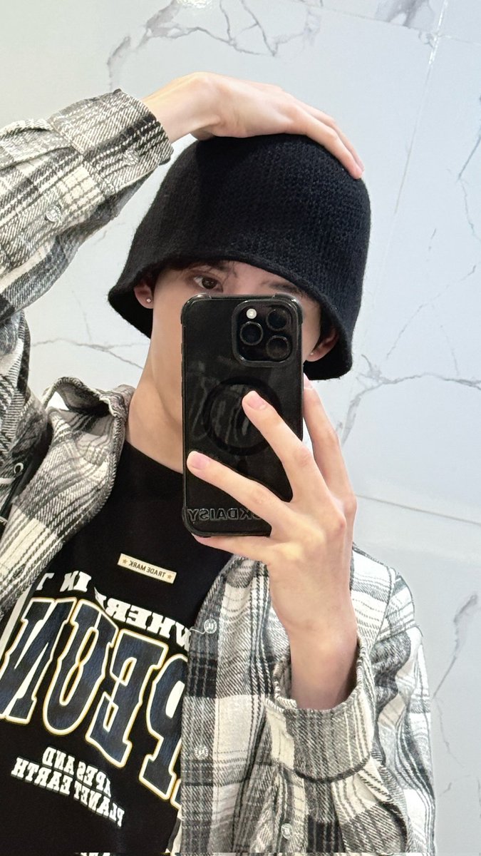 PrettybeeNJ's tweet photo. 이런 모자도 찰떡같이 어울리는건 반칙인데..
이쁘다. 쨈♡
#Supamongkon #JamesSu #JSY #제임스 #쨈 #James #태국배우 https://t.co/PMptJJHE2n