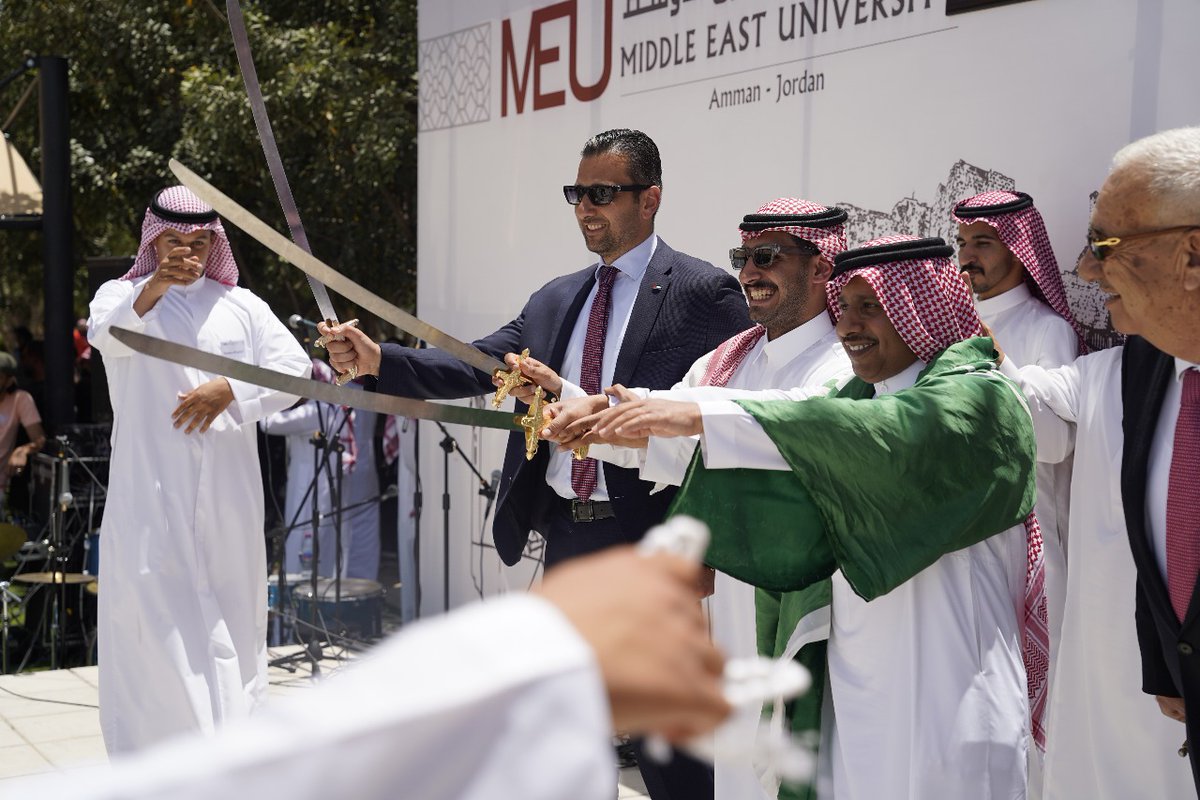 meuedujo's tweet photo. “الشرق الأوسط” توحّد المشهد العربي في عيد الاستقلال الـ79… رايات عربية ترسم لوحة مبهجة بجانب علم الأردن
للتفاصيل: https://t.co/3dcsaW7tMA
#جامعة_الشرق_الأوسط 
#نعد_القادة https://t.co/tiNWOqurTg