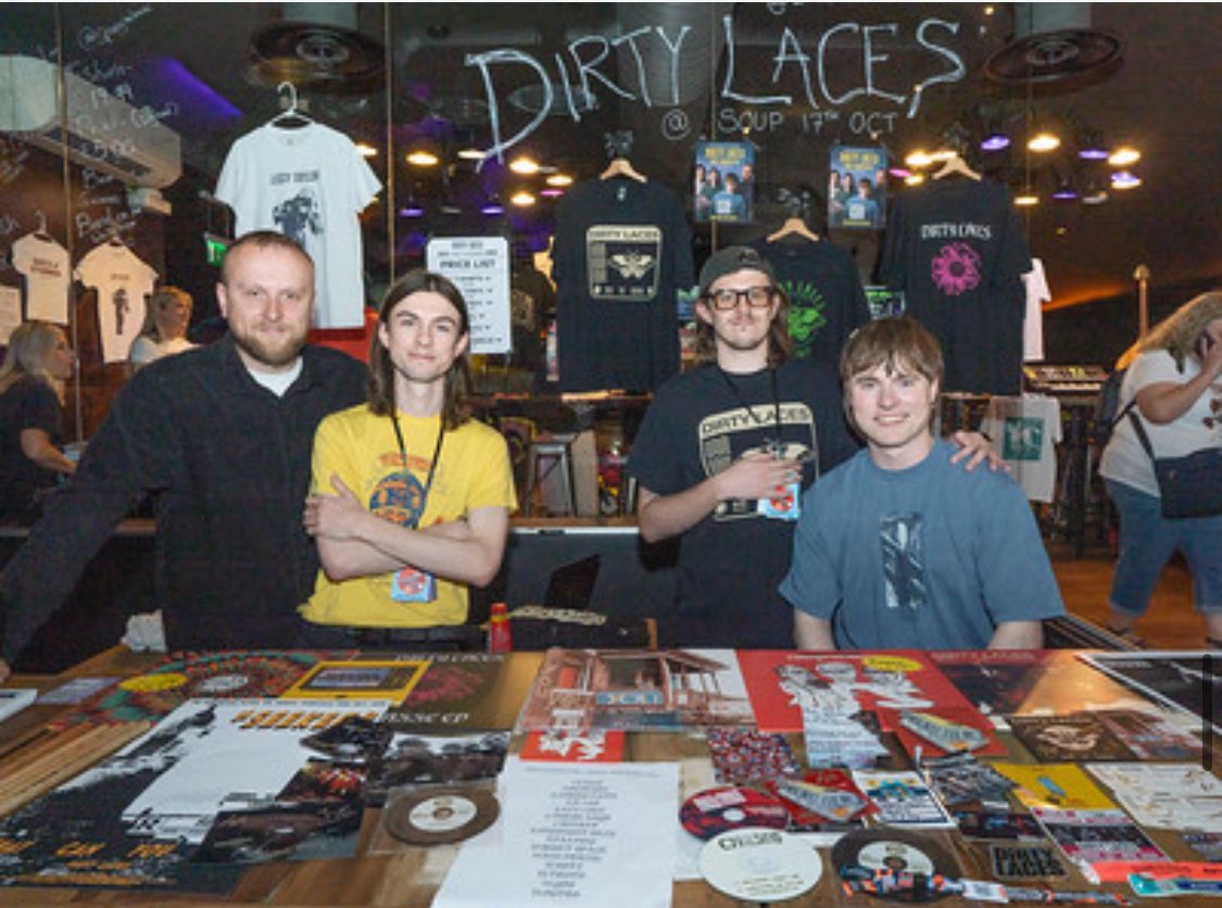 Tim Burgess (@tim_burgess) on Twitter photo <a href="/CavsBand/">The Cavs</a> <a href="/z70photo/">Z70 Photography</a> <a href="/TheMaddocksBand/">The Maddocks</a> <a href="/2headedhorse/">Two Headed Horse</a> <a href="/thezangwillsUK/">The Zangwills</a> <a href="/LissyTaylor17/">LISSY TAYLOR</a> 🙌 <a href="/DirtyLacesBand/">DIRTY LACES</a> at their stall in Dog Bowl at The Merch Market
📸 <a href="/z70photo/">Z70 Photography</a> <a href="/CavsBand/">The Cavs</a> <a href="/z70photo/">Z70 Photography</a> <a href="/TheMaddocksBand/">The Maddocks</a> <a href="/2headedhorse/">Two Headed Horse</a> <a href="/thezangwillsUK/">The Zangwills</a> <a href="/LissyTaylor17/">LISSY TAYLOR</a> 🙌 <a href="/DirtyLacesBand/">DIRTY LACES</a> at their stall in Dog Bowl at The Merch Market
📸 <a href="/z70photo/">Z70 Photography</a>