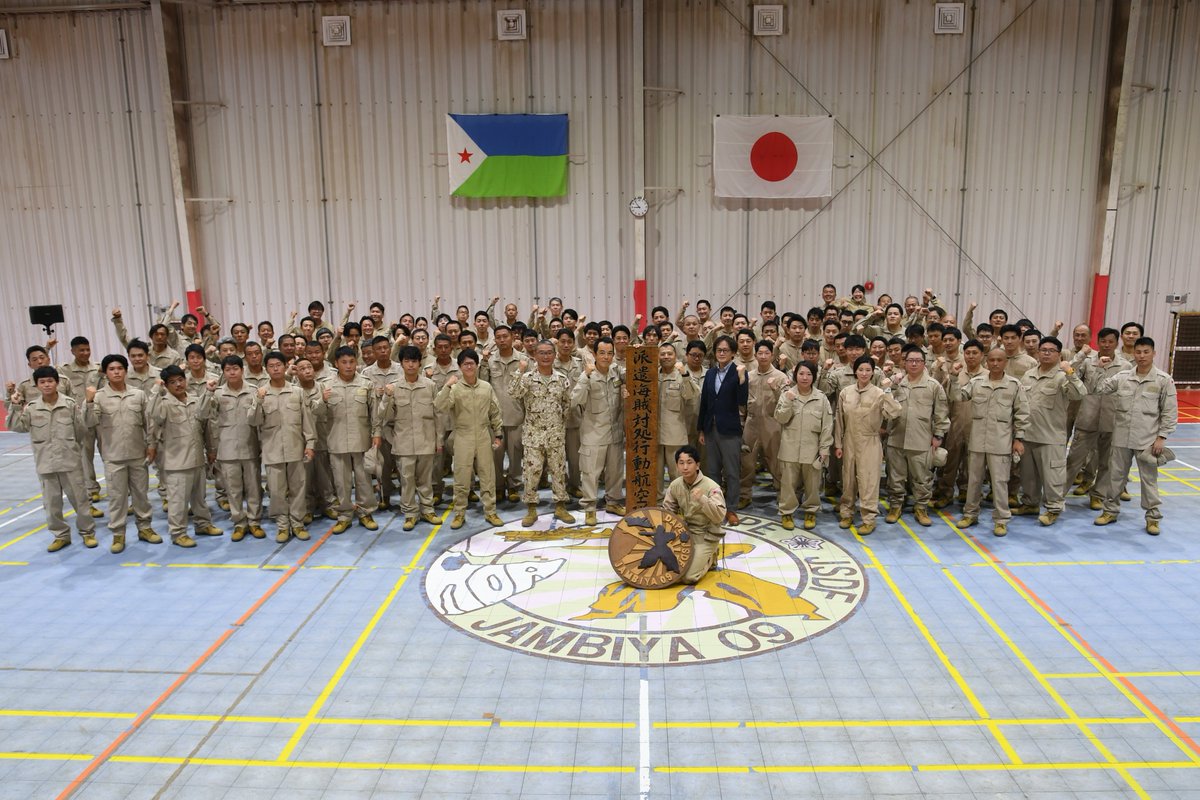 ５月２１日、#派遣海賊対処行動航空隊 はジブチ拠点において第56次隊から第57次 への指揮転移式を実施しました。引き続き関係部隊等と緊密に連携し、海賊対処及 び情報収集の任務に励んで参ります。#DAPE