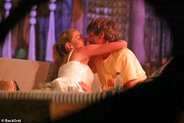 LTHQItaly's tweet photo. Louis e Zara in Costa Rica recentemente ! 

(Non eravamo pronte 💔) https://t.co/DKDy7GP0bH