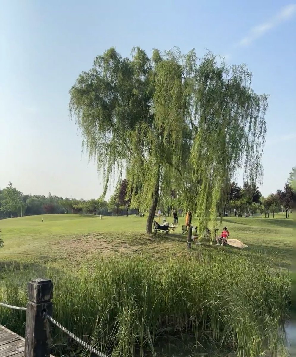 心烦的时候，把闺蜜叫着一起散散心，也挺好的