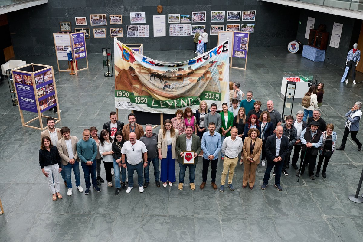 Parlamento de Navarra / Nafarroako Parlamentua (@parlamentona) on Twitter photo El Parlamento de Navarra inaugura una exposición organizada por la Peña <a href="/LosdeBronce/">Peña Los de Bronce</a> para conmemorar su 75 aniversario
📝 parlamentodenavarra.es/es/noticias/el… El Parlamento de Navarra inaugura una exposición organizada por la Peña <a href="/LosdeBronce/">Peña Los de Bronce</a> para conmemorar su 75 aniversario
📝 parlamentodenavarra.es/es/noticias/el…