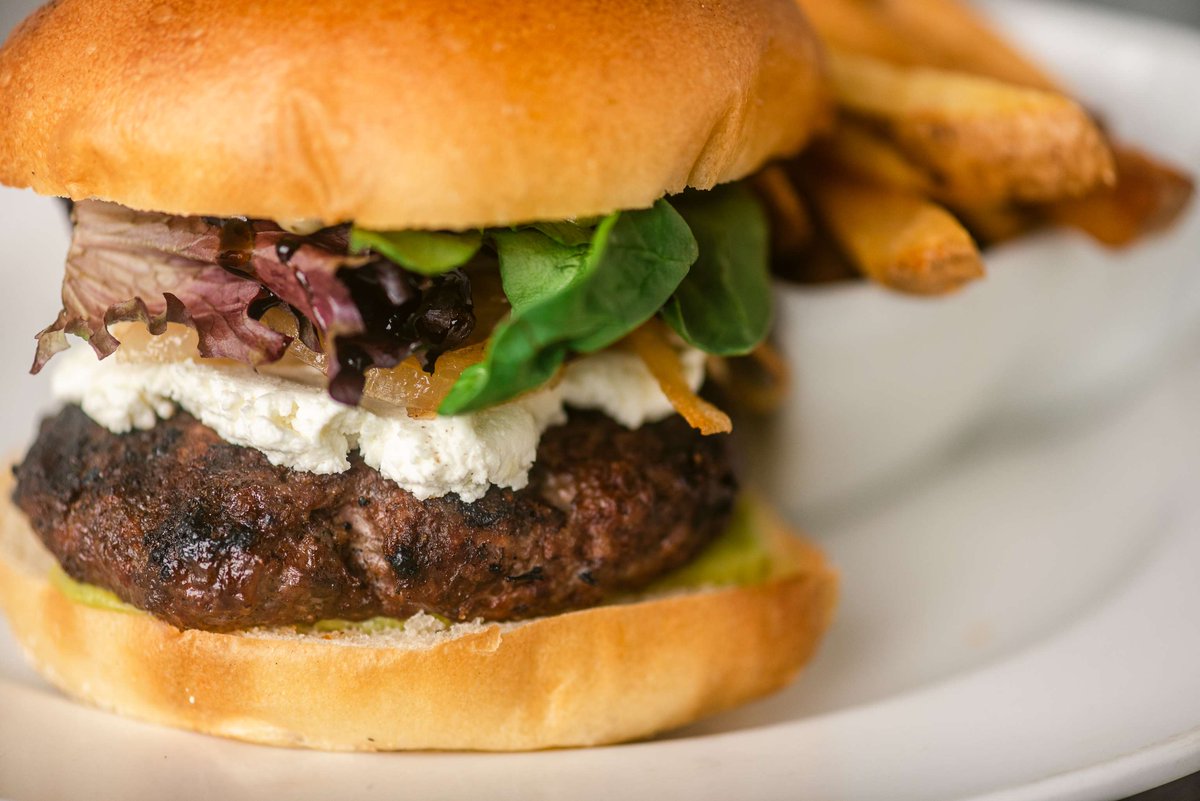 Because tacos aren't the only Tuesday tradition. 🍔 
#BurgerTuesday #eatatjoes