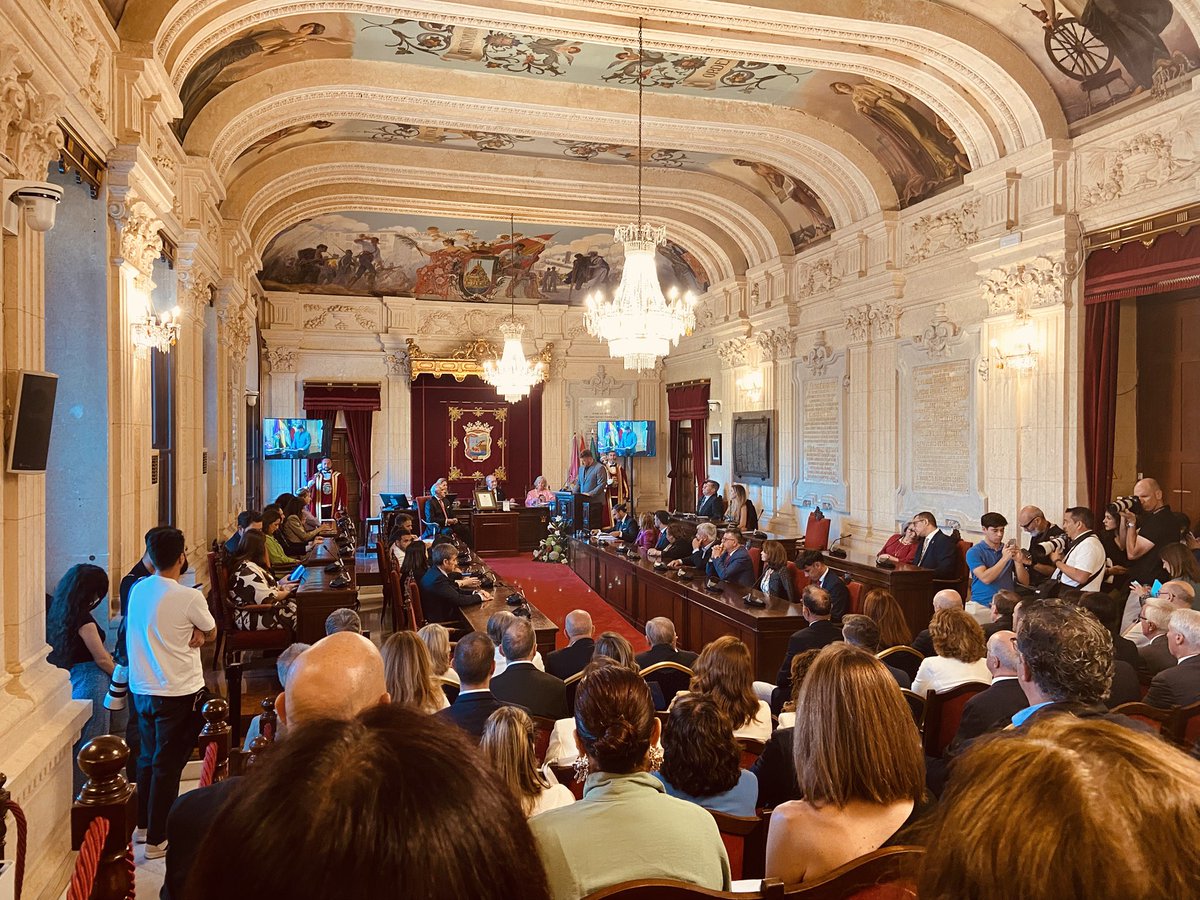 Concerto Málaga (@concertomalaga) on Twitter photo Ayer el Maestro <a href="/GildeGalvez/">𝙂𝙞𝙡 𝙙𝙚 𝙂á𝙡𝙫𝙚𝙯 🇪🇺</a> asistió a la bella ceremonia en el Salón de Plenos del Ayuntamiento de Málaga con motivo de la entrega de la Medalla de la ciudad y el título de Hijo Predilecto al Ilustre <a href="/Commalaga/">Médicos de Málaga | #medicosmalaga</a>
-Fundación <a href="/HispaniaMusica/">Fundación Hispania Música</a> Ayer el Maestro <a href="/GildeGalvez/">𝙂𝙞𝙡 𝙙𝙚 𝙂á𝙡𝙫𝙚𝙯 🇪🇺</a> asistió a la bella ceremonia en el Salón de Plenos del Ayuntamiento de Málaga con motivo de la entrega de la Medalla de la ciudad y el título de Hijo Predilecto al Ilustre <a href="/Commalaga/">Médicos de Málaga | #medicosmalaga</a>
-Fundación <a href="/HispaniaMusica/">Fundación Hispania Música</a>