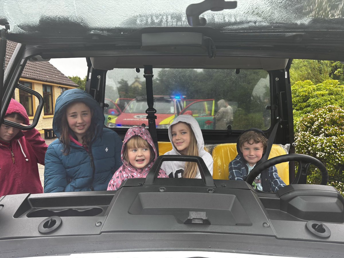 Thank you to <a href="/WestCorkRR/">WCRR</a> and the <a href="/CWCivilDefence/">Cork West Civil Defence</a> for coming to visit our school! It was a very informative day! #BereIsland #WCRR