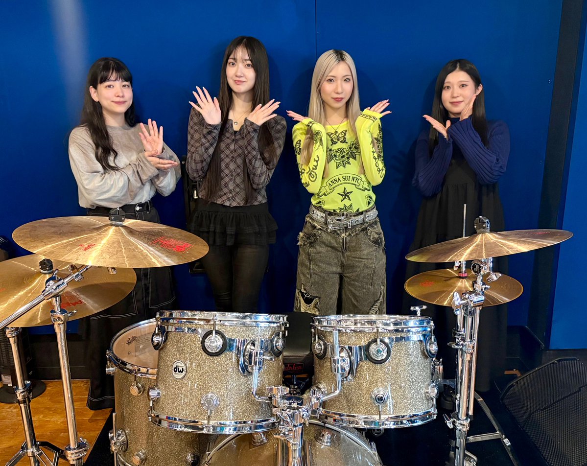 『ロックは淑女の嗜みでして』公式 (@rocklady_info) on Twitter photo ∴∵∴ ୨୧ ∴∵∴ ୨୧ ∴∵∴ ୨୧ ∴
#ロックレディラジオ #9
∴∵∴ ୨୧ ∴∵∴ ୨୧ ∴∵∴ ୨୧ ∴
ゲストは #リトグリ MAYUさん 結海さん!
【 <a href="/LittleGleeMonst/">Little Glee Monster/リトグリ公式</a> 】
⬇️配信URL⬇️
🔗:youtu.be/pEbSjbixZUk
アニメが好きなお2人に #ロックレディ について
沢山お話しいただきました📻🩷 ∴∵∴ ୨୧ ∴∵∴ ୨୧ ∴∵∴ ୨୧ ∴
#ロックレディラジオ #9
∴∵∴ ୨୧ ∴∵∴ ୨୧ ∴∵∴ ୨୧ ∴
ゲストは #リトグリ MAYUさん 結海さん!
【 <a href="/LittleGleeMonst/">Little Glee Monster/リトグリ公式</a> 】
⬇️配信URL⬇️
🔗:youtu.be/pEbSjbixZUk
アニメが好きなお2人に #ロックレディ について
沢山お話しいただきました📻🩷
