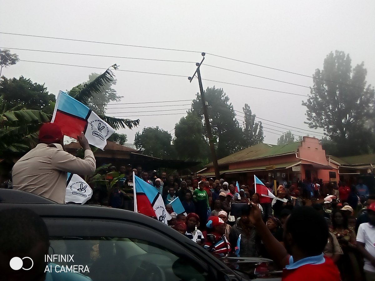 clementmanang's tweet photo. Mamsera Rombo.. wananchi wampiga STOP makamu mwenyekiti @HecheJohn 

Hii ni kabla ya kufika kwenye mkutano wa jioni

No MPUUZI can stop CHADEMA https://t.co/JmA7AarNQL