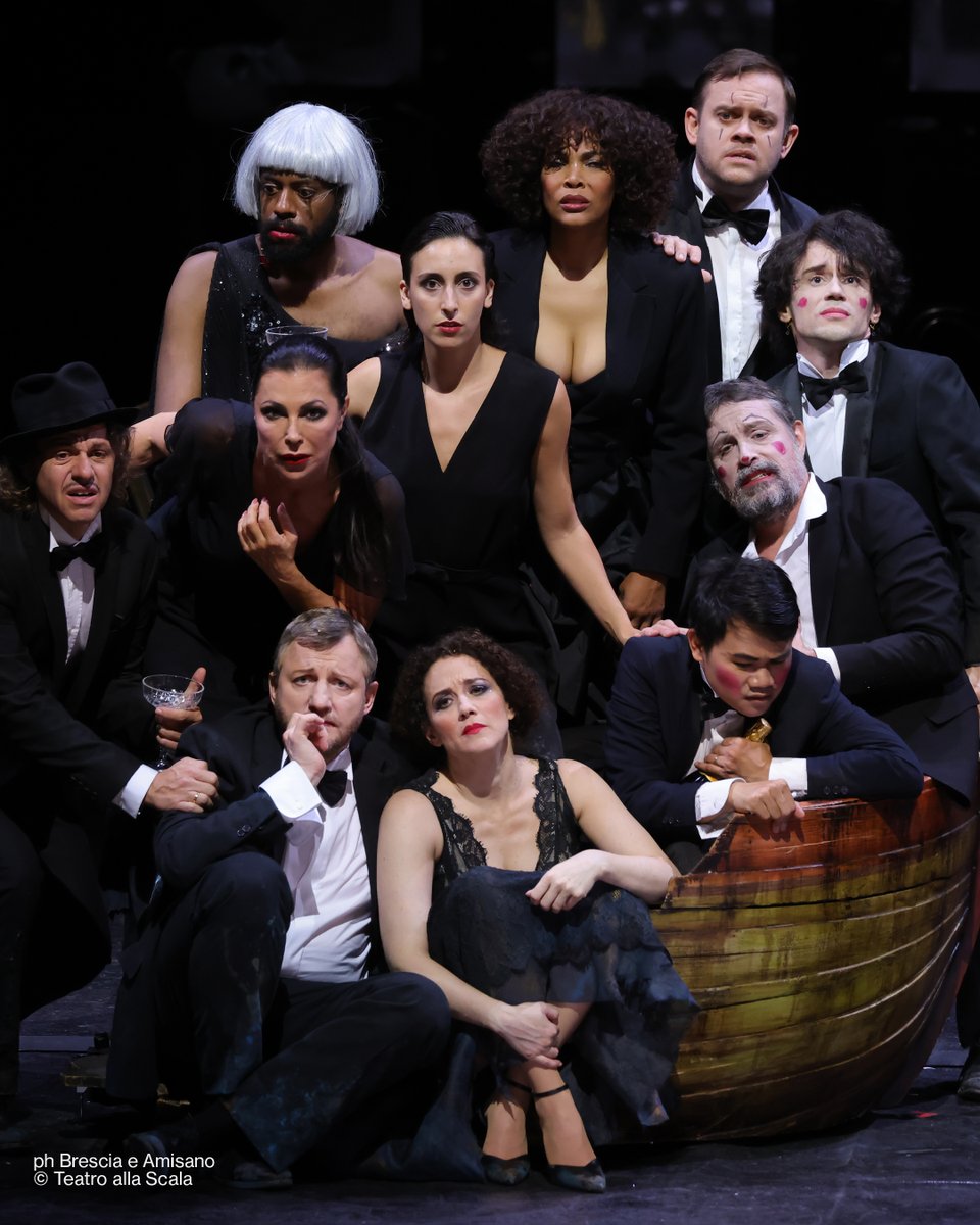 Rai Radio3 (@radio3tweet) on Twitter photo Per la prima volta in una sola sera Die sieben Todsünden, Mahagonny Songspiel e The Songs of Happy End di Bertolt Brecht e Kurt Weill. Dalle 20 in diretta dal <a href="/teatroallascala/">Teatro alla Scala</a> con la direzione di Riccardo Chailly e con regia, scene e costumi di Irina Brook, alla radio e su Per la prima volta in una sola sera Die sieben Todsünden, Mahagonny Songspiel e The Songs of Happy End di Bertolt Brecht e Kurt Weill. Dalle 20 in diretta dal <a href="/teatroallascala/">Teatro alla Scala</a> con la direzione di Riccardo Chailly e con regia, scene e costumi di Irina Brook, alla radio e su
