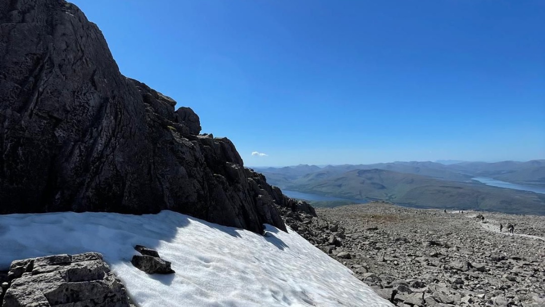 Beautiful views from up and around Ben Nevis, the highest mountain in #Scotland, the United Kingdom, and the British Isles. 🏔️🏴󠁧󠁢󠁳󠁣󠁴󠁿⛰️ #TuesdayViewsDay