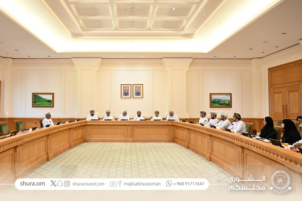 في إطار دراسة اللجنة للرغبة المبداة بشأن "تنافسية وجاذبية بيئة الأعمال في سلطنة عمان" والتي تهدف إلى دعم جهود التنمية الاقتصادية وتعزيز بيئة الأعمال، بما يواكب تطلعات #رؤية_عمان_2040؛ 

⏮️ #اقتصادية_الشورى تستضيف سعادة د.ناصر المعولي وكيل وزارة الاقتصاد وعدد من المختصين بالوزارة.