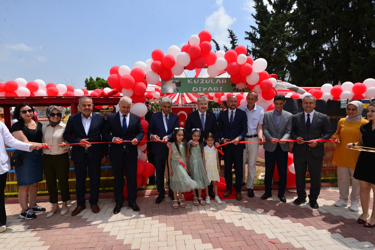 osmaniyeilmem's tweet photo. 📚Valimiz Dr. Erdinç YILMAZ ve İl Milli Eğitim Müdürümüz Aydın ALBAK, "Duvarsız Sınıflar Projesi" kapsamında Şehit Tayfun Doğan İlkokulu’nda hayata geçirilen “Kuzular Diyarı” eğitim alanının açılışını gerçekleştirdiler.

🌺Çocuklarımızın doğa ile iç içe, yaşayarak, deneyerek öğrenecekleri bu güzel çalışma ortamının okulumuza ve öğrencilerimize hayırlı olmasını temenni ederiz.

@ALBAKAydn @DrErdincYILMAZ1 @tcmeb @erbaytann @bilalyalcin80