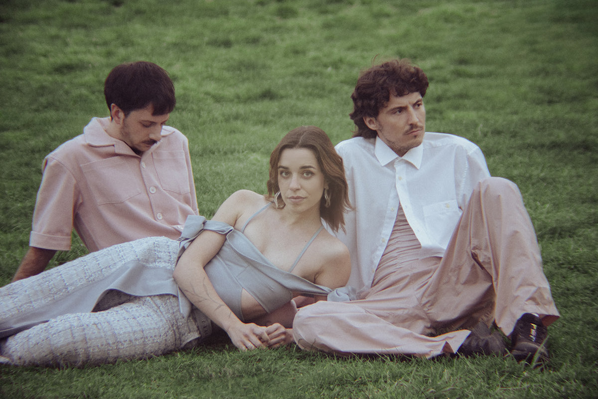 SELVA NUA estrena el nou single “Miaboko” underground.cat/2025/05/21/sel…