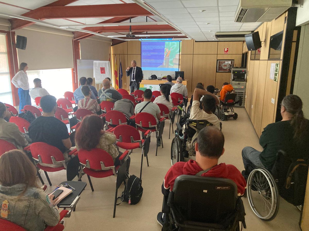 Agradecemos a José Luis Pascual Anoz, Coordinador de la Delegación Especial de la AEAT de La Rioja su charla sobre la Agencia Tributaria y Hacienda en el <a href="/CRMFLardero/">CRMFLardero</a>, en la que además nuestros usuarios pudieron resolver muchas de sus dudas.