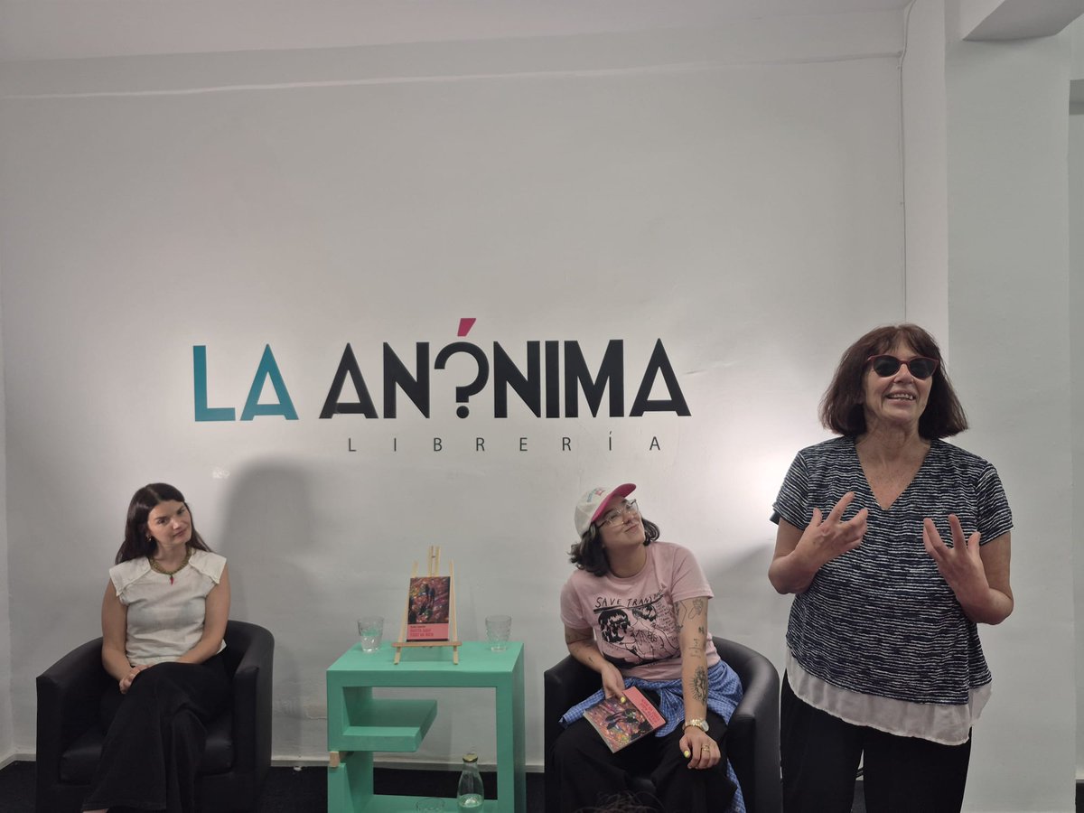 Editorial Candaya (@edcandaya) on Twitter photo 🔥 Arte, deseo, voyeurismo, violencia: "Hasta aquí todo va bien" no deja indiferente.
Gracias a <a href="/laanonimalib/">La Anónima Librería</a>, a <a href="/Filoloca_/">Sofía Crespo Madrid</a> y a quienes llenasteis la presentación del debut feroz de <a href="/estela_sanchis/">Estela Sanchis</a>.
Ya en librerías y en nuestra web → candaya.com/libro/hasta-aq…
#Candaya 🔥 Arte, deseo, voyeurismo, violencia: "Hasta aquí todo va bien" no deja indiferente.
Gracias a <a href="/laanonimalib/">La Anónima Librería</a>, a <a href="/Filoloca_/">Sofía Crespo Madrid</a> y a quienes llenasteis la presentación del debut feroz de <a href="/estela_sanchis/">Estela Sanchis</a>.
Ya en librerías y en nuestra web → candaya.com/libro/hasta-aq…
#Candaya