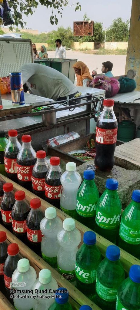realrafiq's tweet photo. @RajCMO bus stand bhiwadi par yatriyo s shopkeeper mrp s adhik par saman sell rhe h mahodya es parkar ki loot yatriyo s khule aam ki ja rhi kiya en par koi karyvahi hogi  mrp 30 h or paise 40 liya ja rhe h https://t.co/4lMEwCgKnX