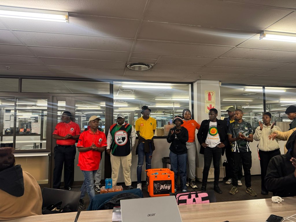 gpsadtusc's tweet image. The SADTU BCC together with Sasco UJ Apk, SRC  and our PYA structures are working tirelessly to ensure that students get enough support in preparation for their exams✨🖤💚❤️🤍as part of the exam preparation motivational tour!!