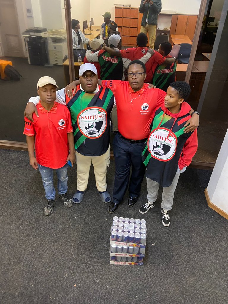 gpsadtusc's tweet image. The SADTU BCC together with Sasco UJ Apk, SRC  and our PYA structures are working tirelessly to ensure that students get enough support in preparation for their exams✨🖤💚❤️🤍as part of the exam preparation motivational tour!!