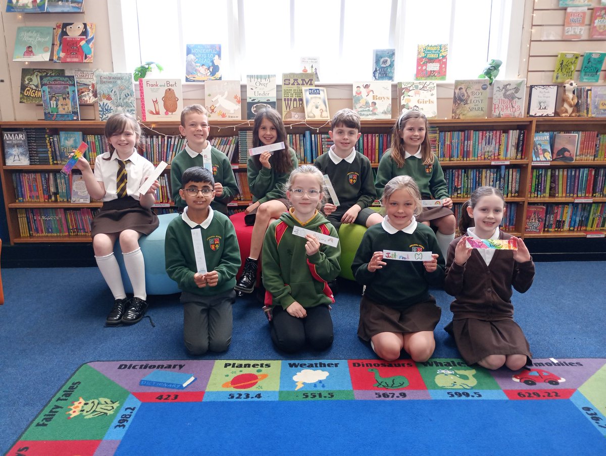 JordanhillSch's tweet image. More beautiful bookmarks from p4 today! #readingschool