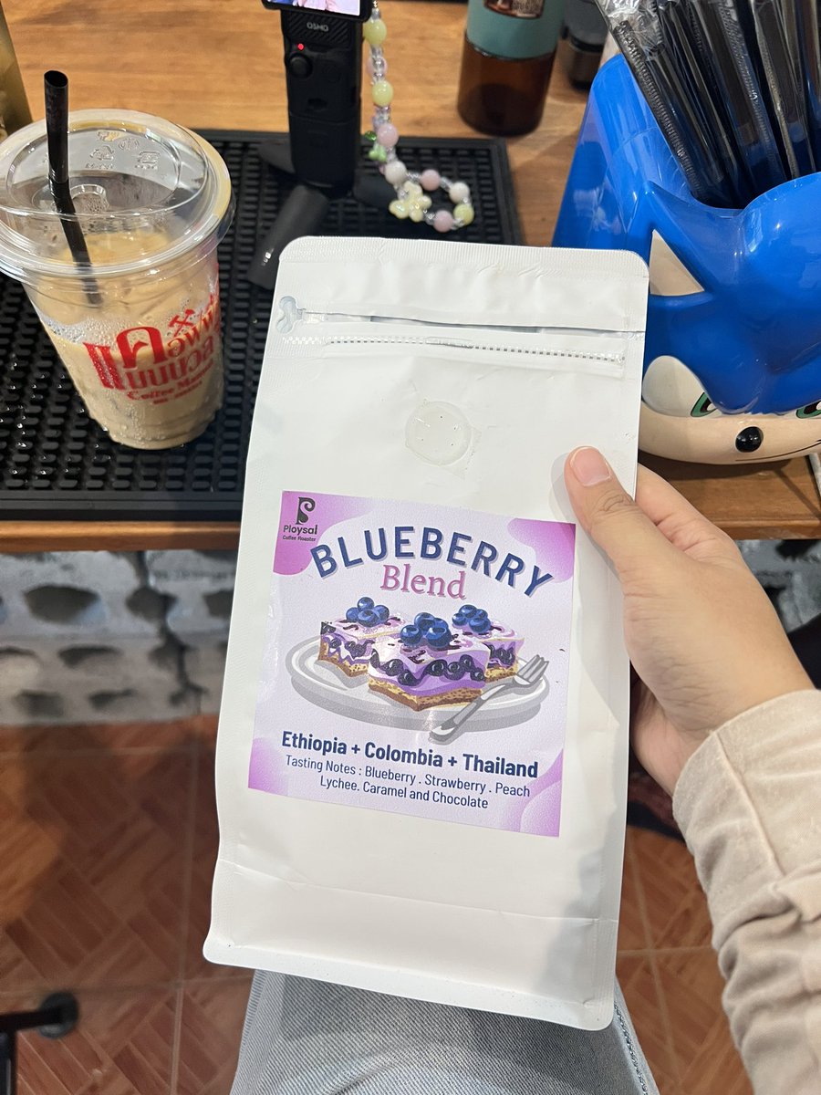 Filter coffee dia 90baht, kalau convert pun dalam RM12. Tapi nak sembang kena paki google translate. Mula mula taknak minum pun kopi sebab aku tak minat biji kopi thai, tapi blueberry infuse ni sedap 😹 jadi kalau dtg lagi Hatyai, definitely will come again here