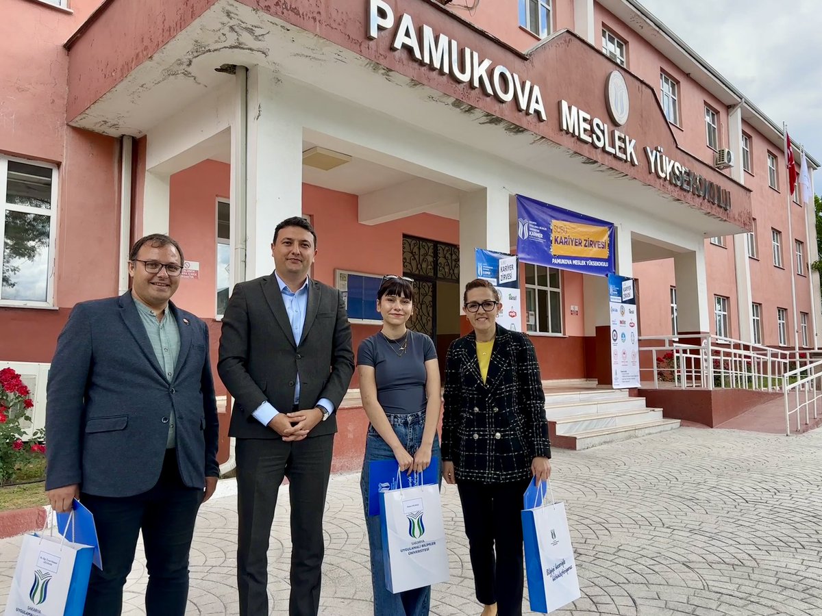 Kaymakamımız Sayın Gürsel TEMURCİ, Belediye Başkanı Sn Fatih AKIN ile birlikte Pamukova Meslek Yüksekokulunda düzenlenen “Kariyer Zirvesi” programına katıldı. Kurulan standlar ile çeşitli meslek gruplarının tanıtımlarının yapıldığı program kapsamında Tübitak projeleri ..+