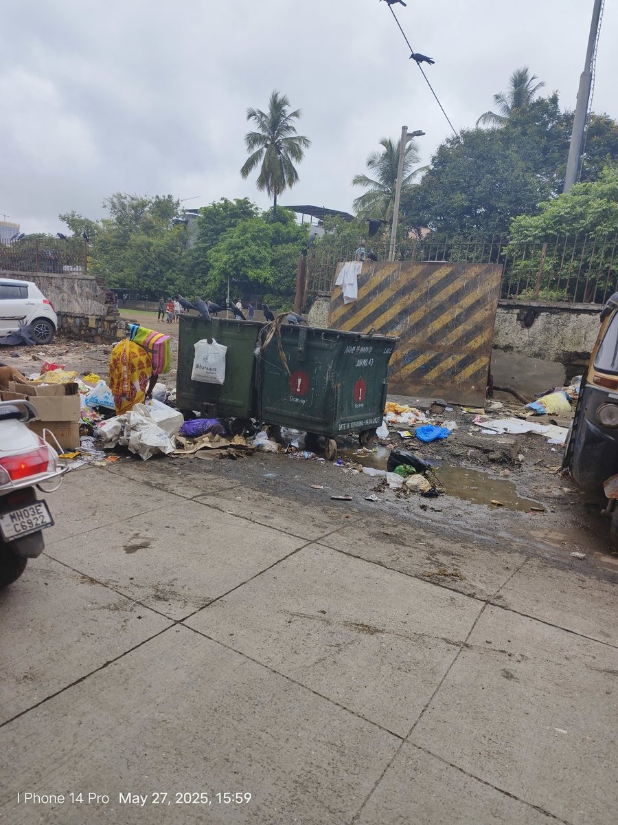 ShabnamAdv's tweet photo. Garbage near Vikhroli Tagore 03 opp to Jalil caterers and playground kindly plz clean it  @mybmc @VikhroliVoices @mybmcWardT https://t.co/HJGWdq4HWz